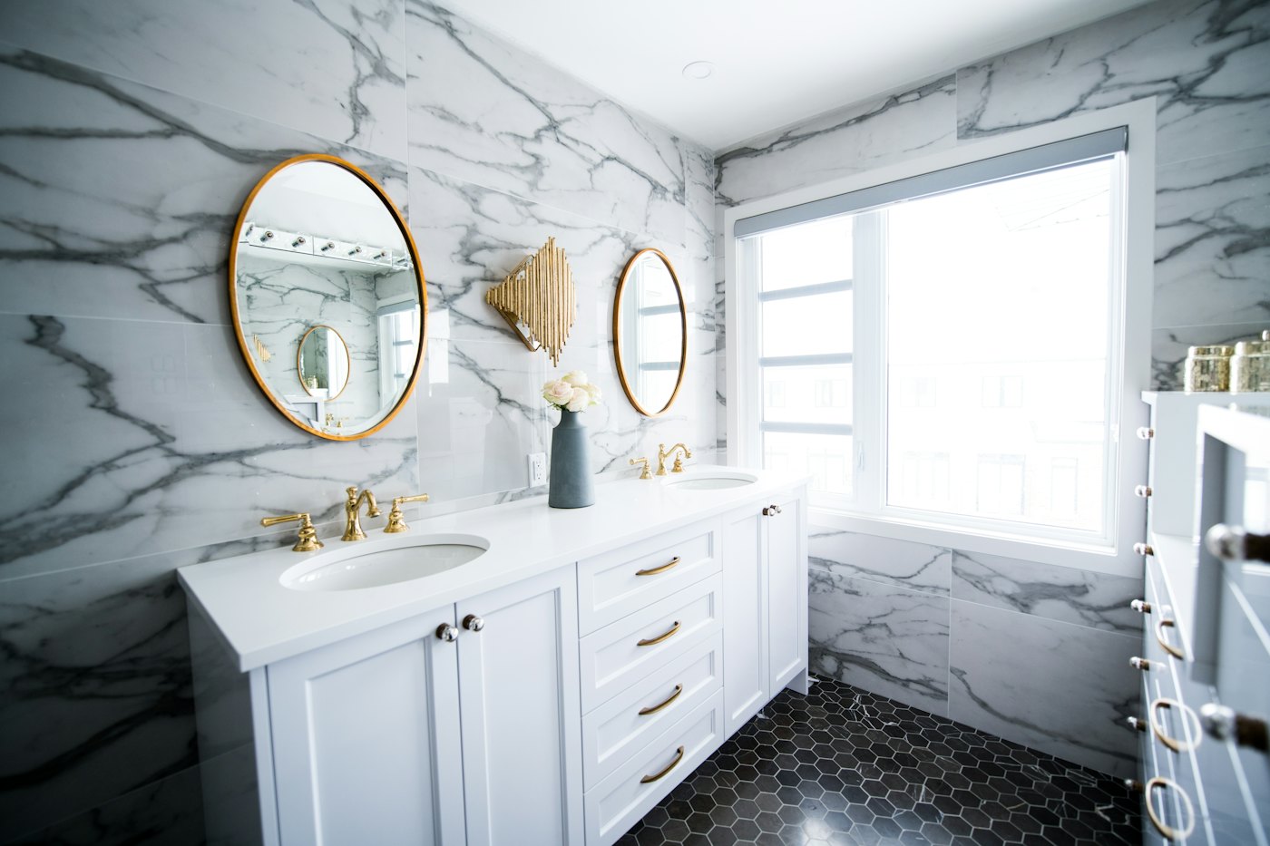 Marble-Look Bathroom – Bathrooms, Thornhill
